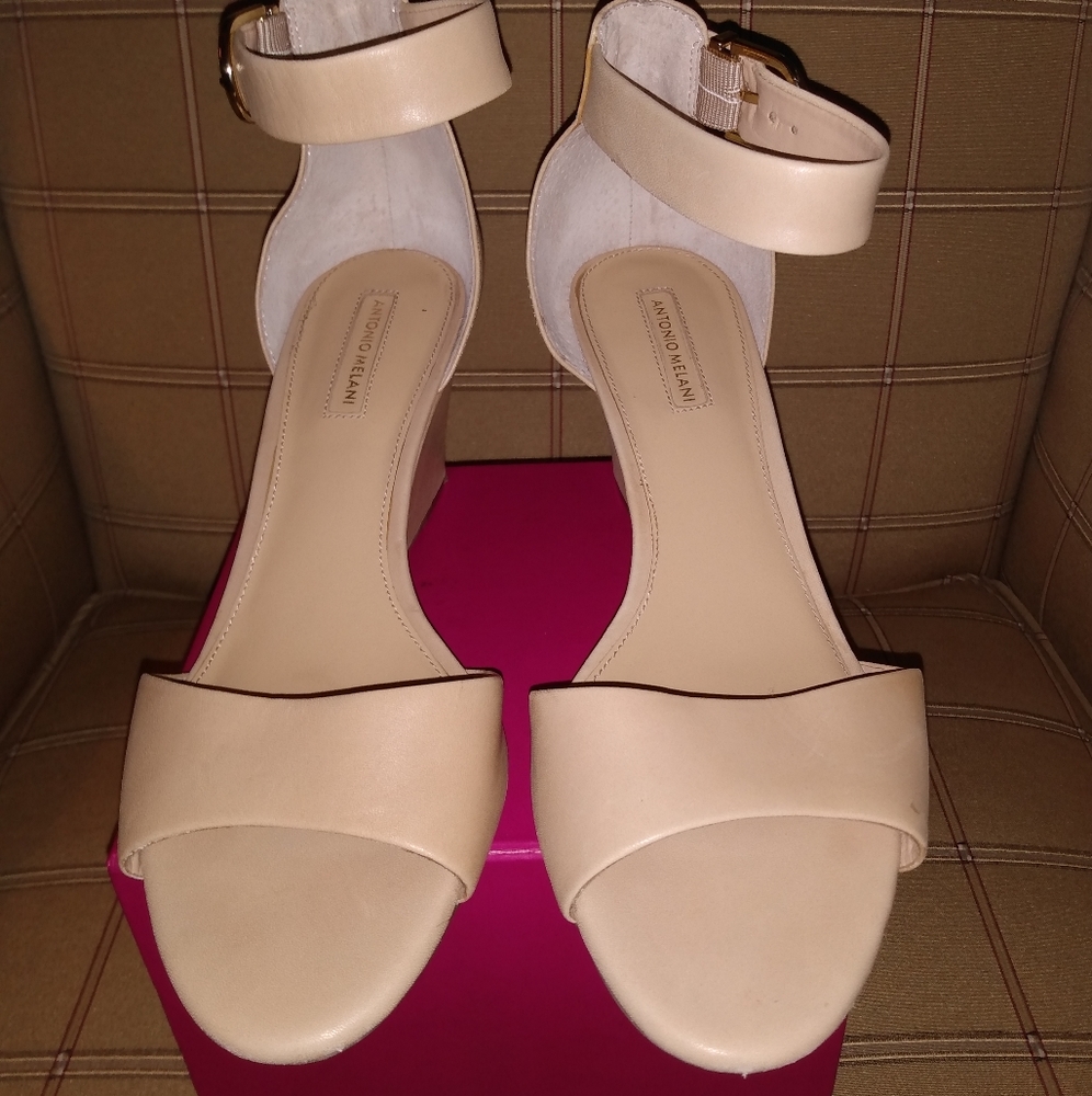 Antonio Melani Designer Leather Sandals 🩴- SZ 9